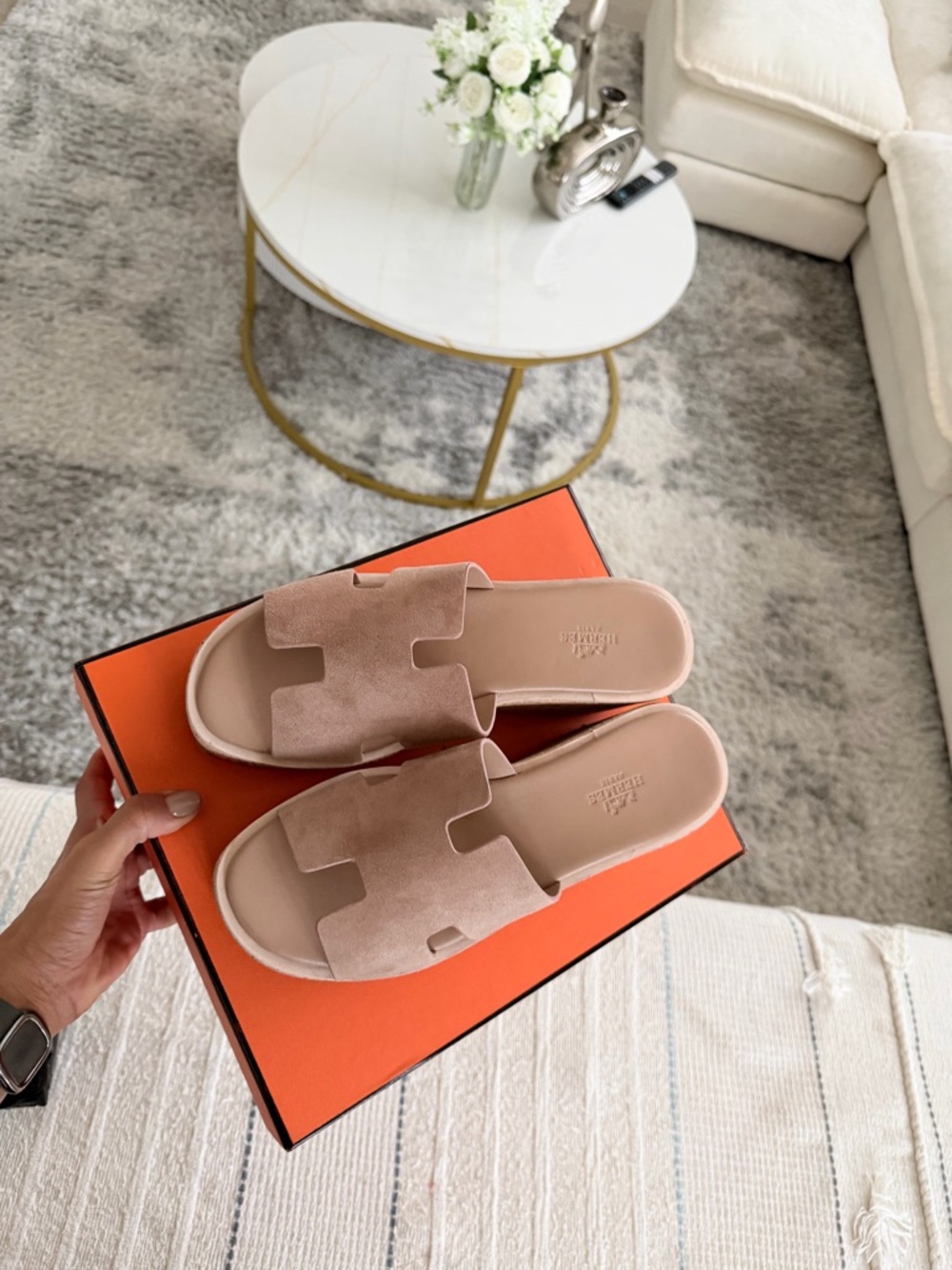 H - Plataform sandals.